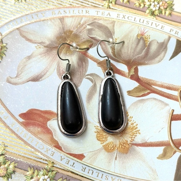 ⭐️ 5 for $25 Semi-precious Stone Teardrop Black & Silver Hoop Fashion Earrings - Picture 2 of 6